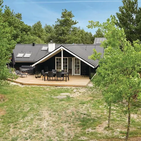 Four-bedroom In Semesterbostad Blåvand