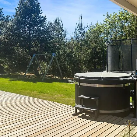 Four-bedroom In Holiday home